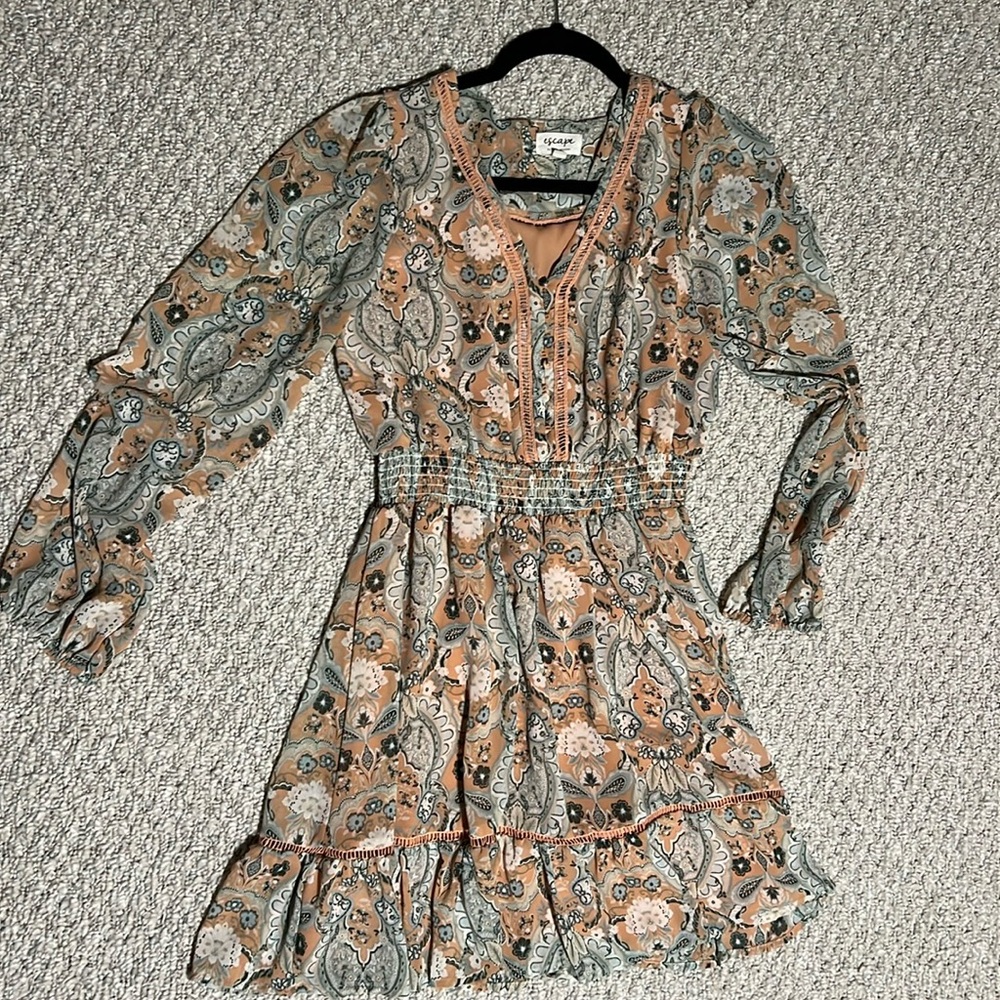 Blu Pepper dress. Peach and turquoise print. Flowy mini. V neck